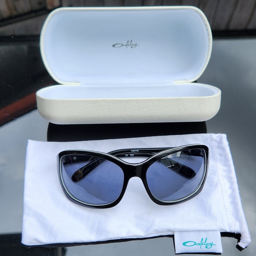 *SOLD* Oakley "Taken" sunglasses